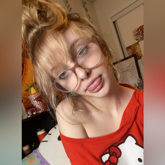 Meet your Posher, Lydia - Picture 1 of 1